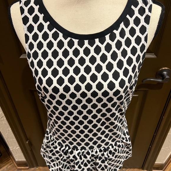 Banana Republic Black and White Peplum Top Medium - Picture 6 of 9